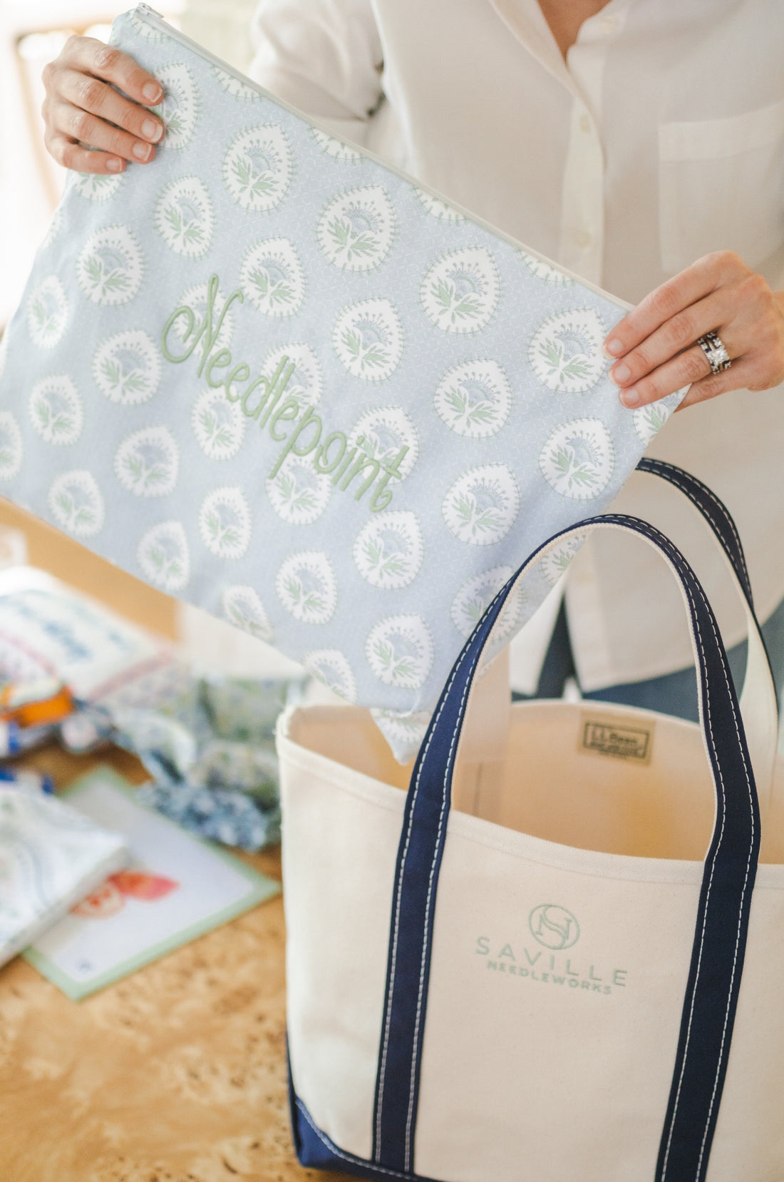 Medium boat tote with logo